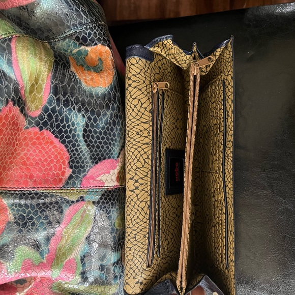 Hobo bag & clutch wallet🩷 Beautiful rare find!!! - Picture 4 of 5